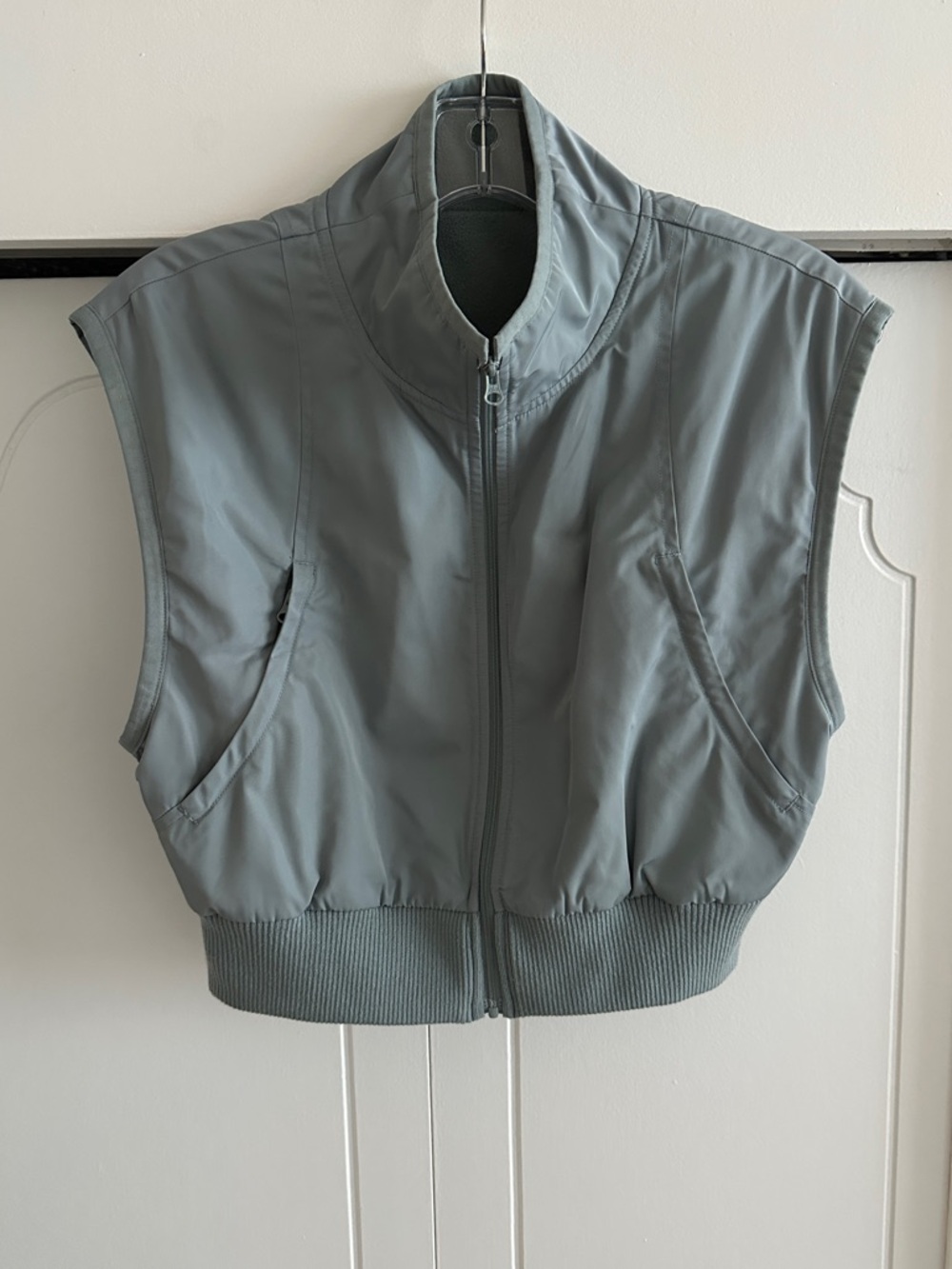 In motion alo yoga vest
